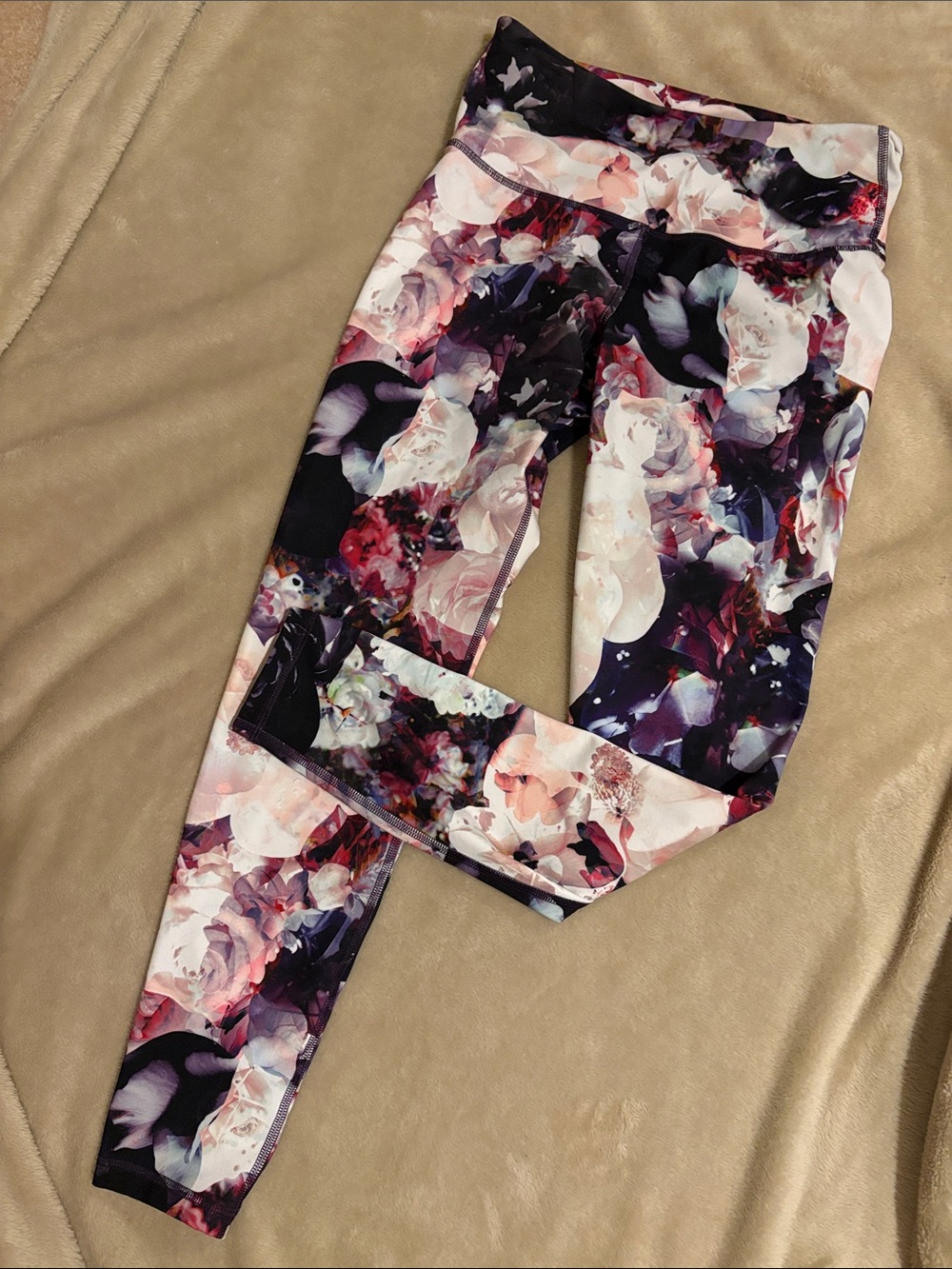 NWOT Old Navy Active Women’s Floral Workout Pants in Medium